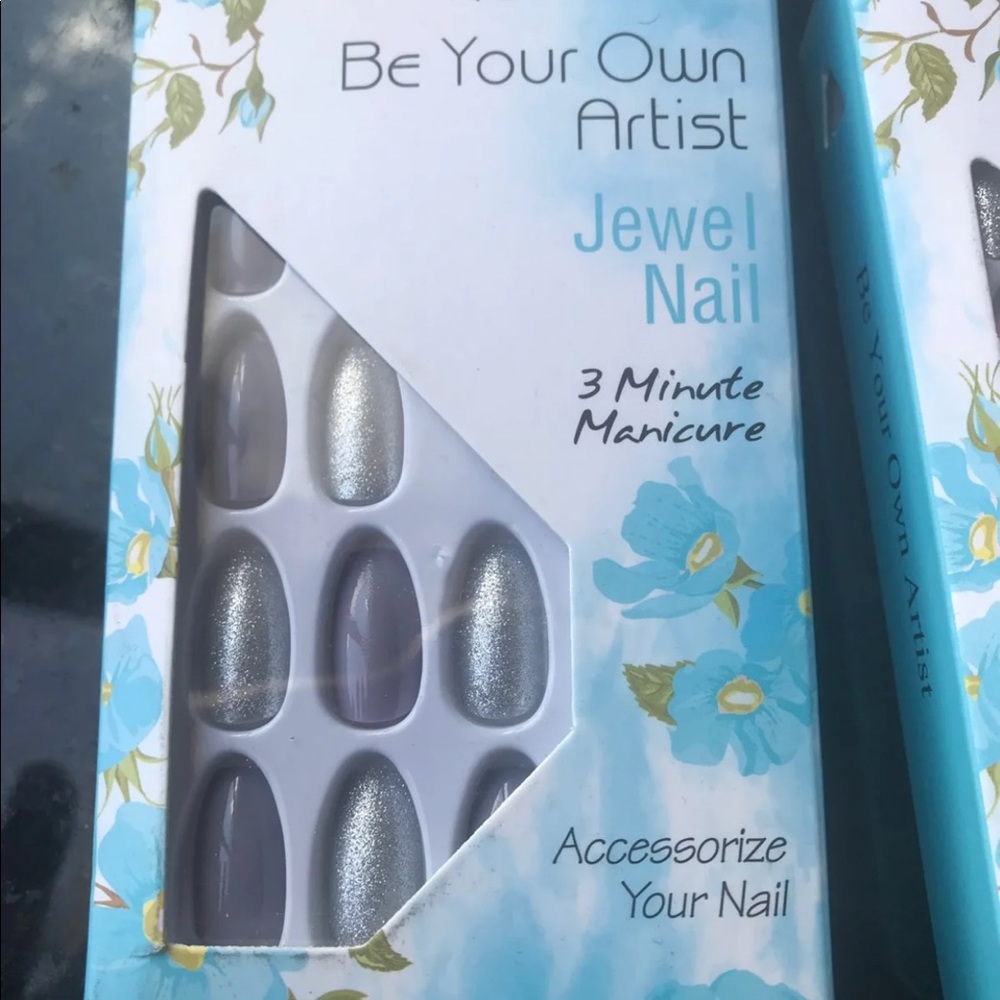 COPY - Nails - Picture 3 of 5